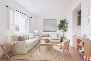 14606 Sylvan St in Los Angeles, CA - Building Photo