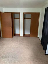 10437 W Silver Spring Dr in Milwaukee, WI - Building Photo - Building Photo