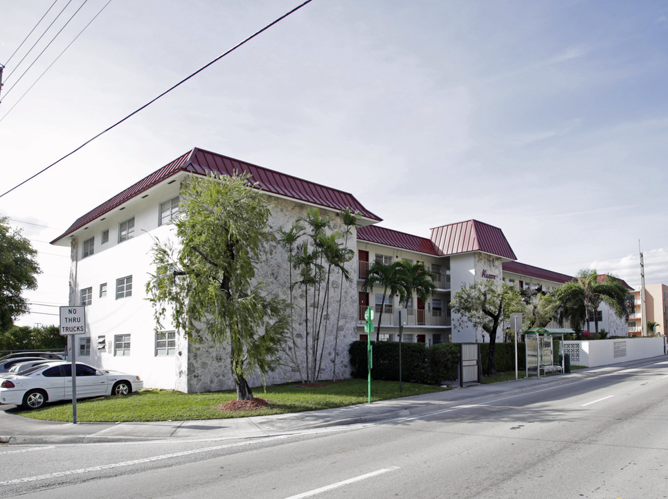 Majestic Apartments in Miami, FL - Building Photo