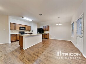 3025 Iris Dr in Lancaster, TX - Building Photo - Building Photo