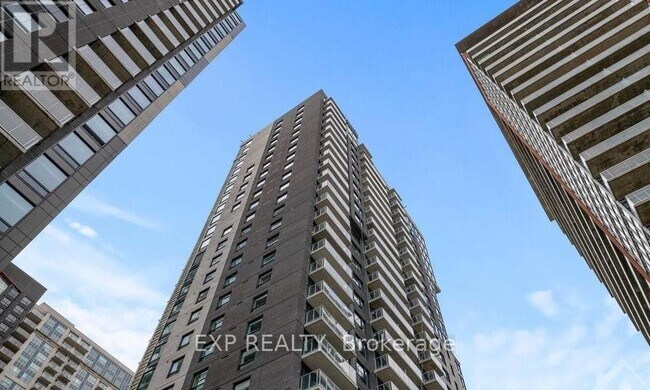 180 George St in Ottawa, ON - Building Photo - Building Photo