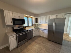 11015 Golf Crest Dr in Sappington, MO - Building Photo - Building Photo