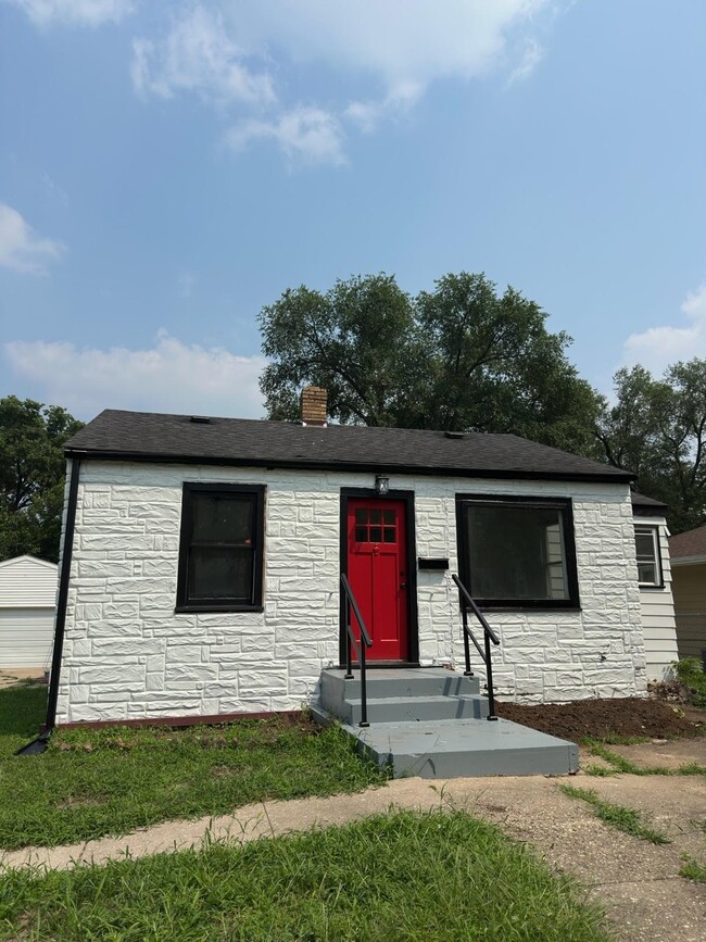property at 3007 Huffman Blvd