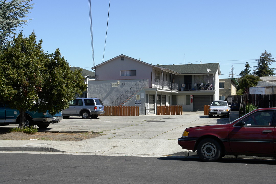 401 Heller St in Redwood City, CA - Building Photo