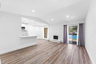 17331 Red Oak Dr in Houston, TX - Building Photo - Building Photo