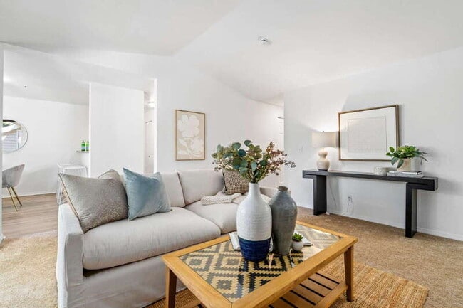 19230 Forest Park Dr NE in Lake Forest Park, WA - Building Photo - Building Photo