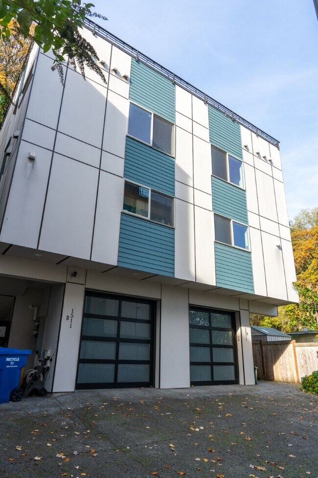 1511 Sturgus Ave S in Seattle, WA - Building Photo - Building Photo