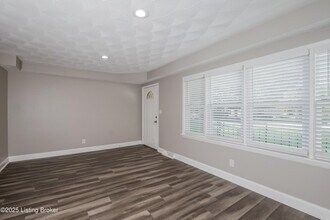 1712 Star Rest Dr in Louisville, KY - Building Photo - Building Photo