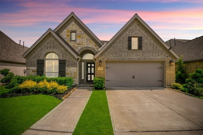 property at 2206 Forest Trace Ln