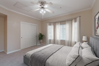 Oak Park in Bakersfield, CA - Building Photo - Building Photo