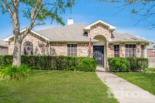 1832 McNeely St in Lancaster, TX - Building Photo