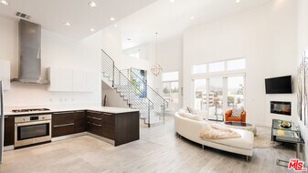 118 S Kenwood St in Glendale, CA - Building Photo