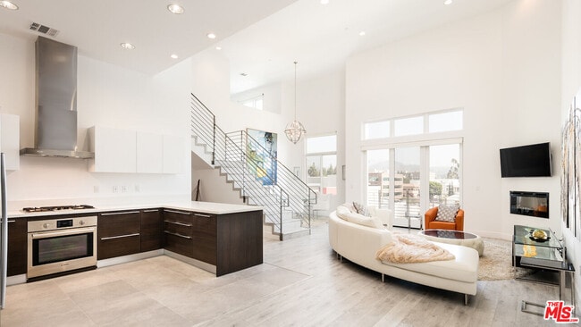 property at 118 S Kenwood St