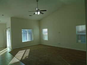 5715 Quebec Ave in Bakersfield, CA - Building Photo - Building Photo