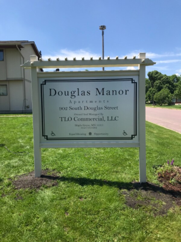 902 S Douglas St in Lamberton, MN - Building Photo - Building Photo