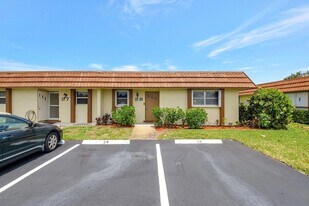 5730 Fernley Dr E, Unit C-605 in West Palm Beach, FL - Building Photo
