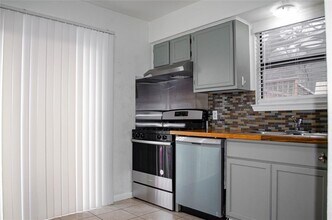 2003 Kenneth Ave in Austin, TX - Building Photo - Building Photo