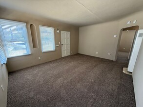 218 Linda Vista Dr in Bakersfield, CA - Building Photo - Building Photo
