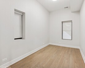 2119 N Clark St, Unit 2R in Chicago, IL - Building Photo - Building Photo