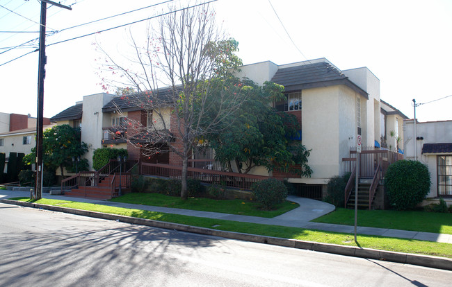 604 E Maple St in Glendale, CA - Foto de edificio - Building Photo