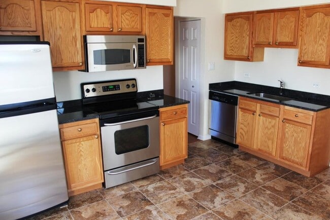 property at 10S433 Echo Ln