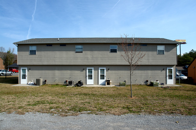 1425-1455 NW Village Oak Cir in Cleveland, TN - Foto de edificio - Building Photo