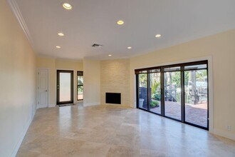 1121 Bel Air Dr in Highland Beach, FL - Foto de edificio - Building Photo