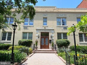 3026 Wisconsin Ave NW in Washington, DC - Building Photo - Building Photo