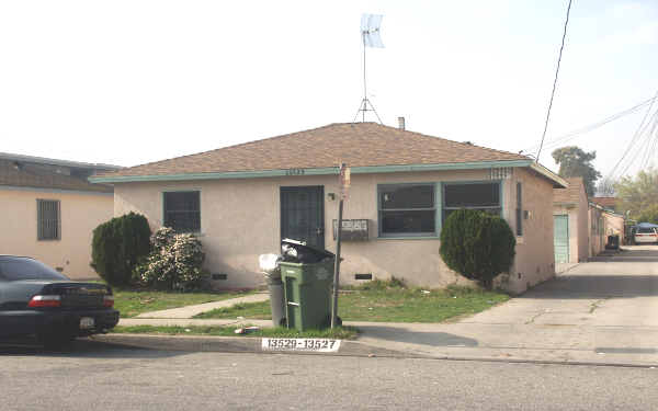 13529 Cerise in Hawthorne, CA - Foto de edificio