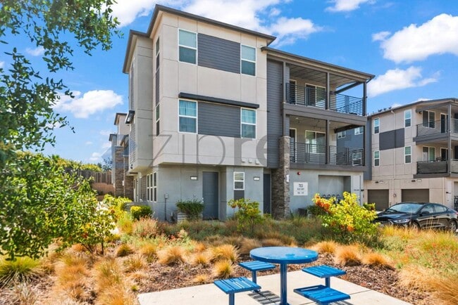 property at 733 Delve Ct