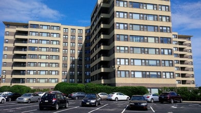 Warwick Condominiums in Atlantic City, NJ - Building Photo - Building Photo