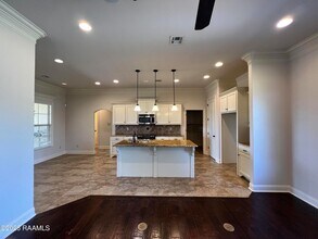 204 Crenshaw Dr in Lafayette, LA - Foto de edificio - Building Photo