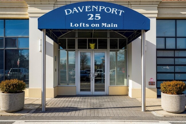 property at 25 Leroy Pl