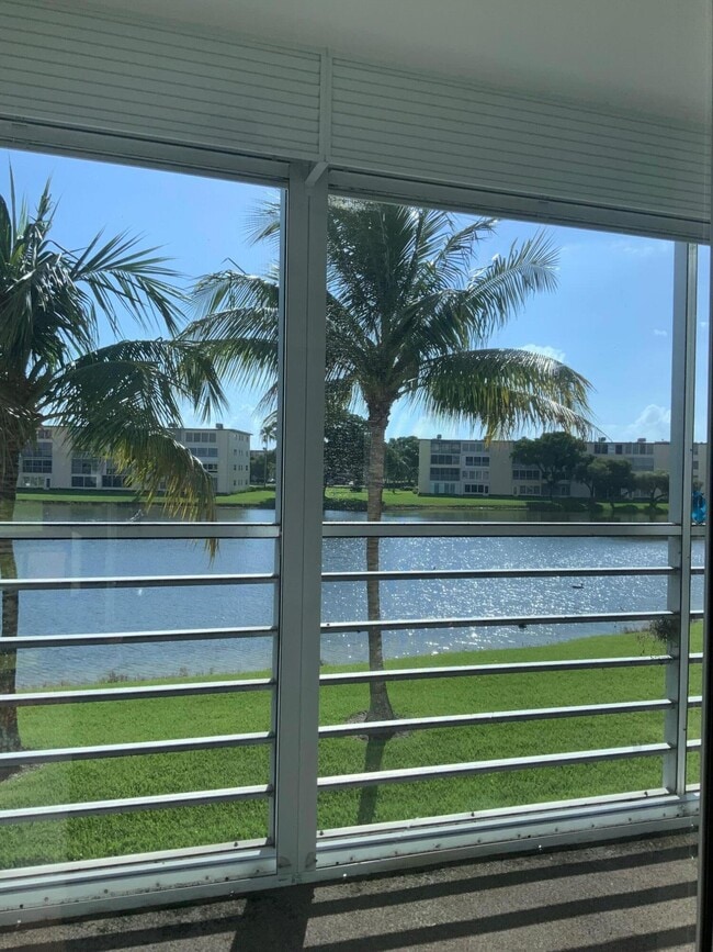 2049 Yarmouth E in Boca Raton, FL - Building Photo - Building Photo