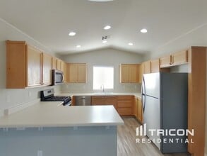 3613 E Carisbrook Dr in North Las Vegas, NV - Foto de edificio - Building Photo