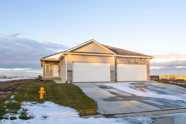 12350 Edgewater Dr in Papillion, NE - Building Photo - Building Photo