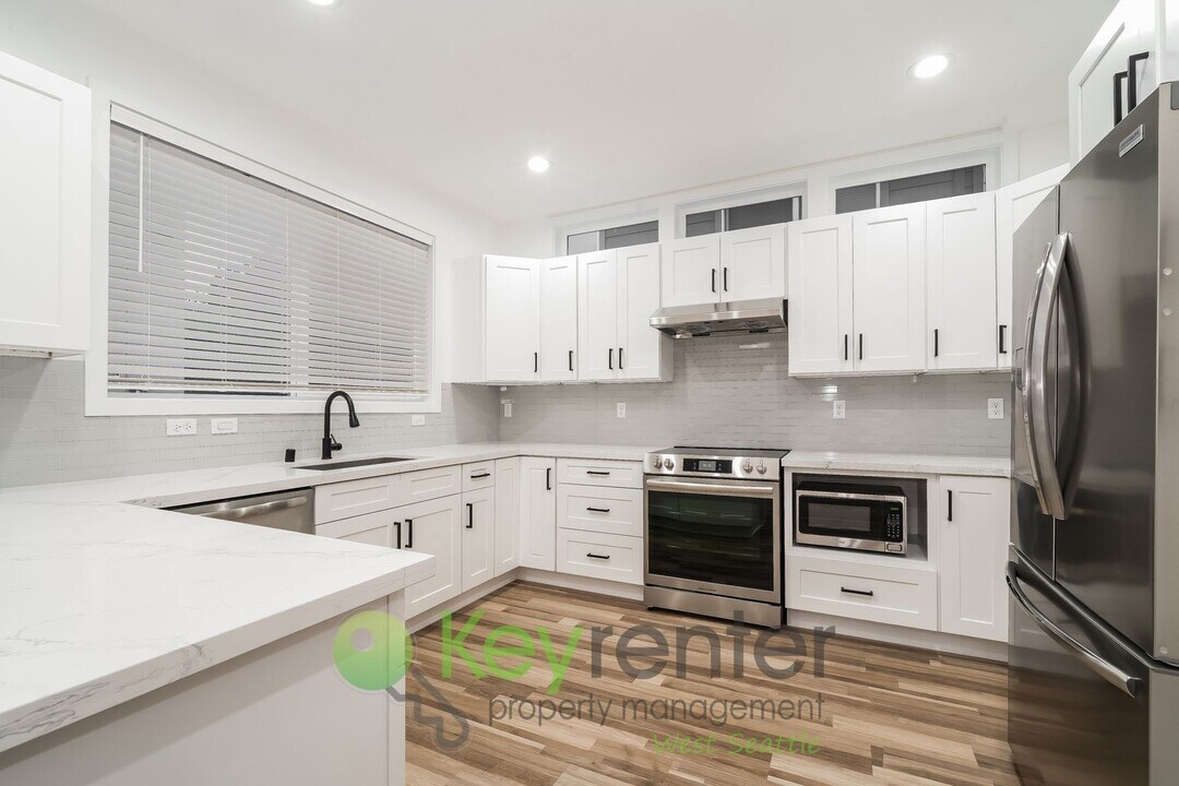 1042 S Director St in Seattle, WA - Building Photo