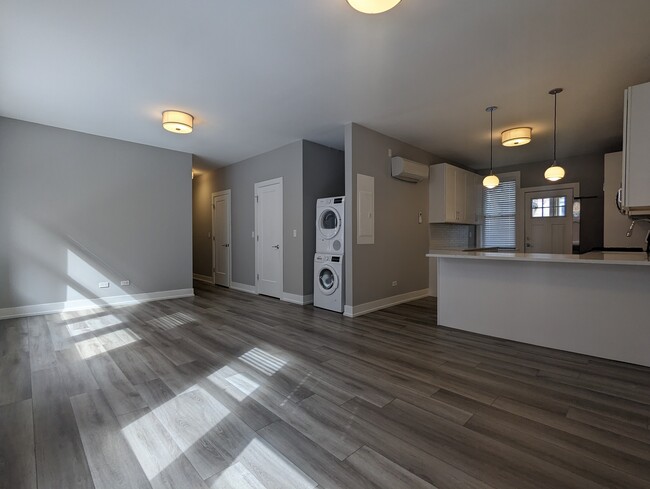 3933 N Janssen Ave, Unit 3943-S2