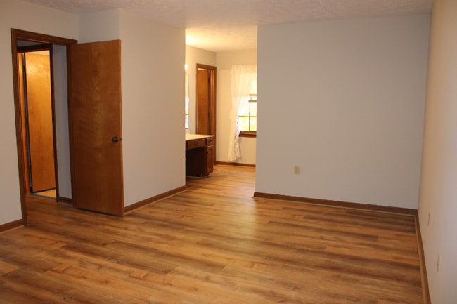 438 Larkspur Ct in Edgewood, KY - Foto de edificio - Building Photo