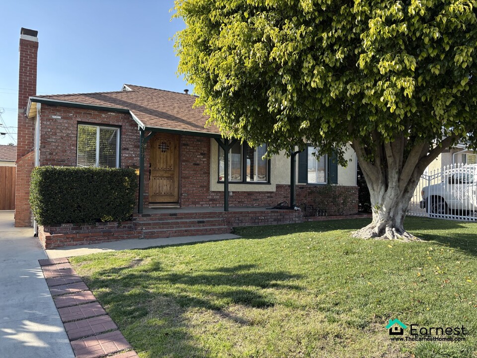 7317 Kraft Ave in North Hollywood, CA - Building Photo