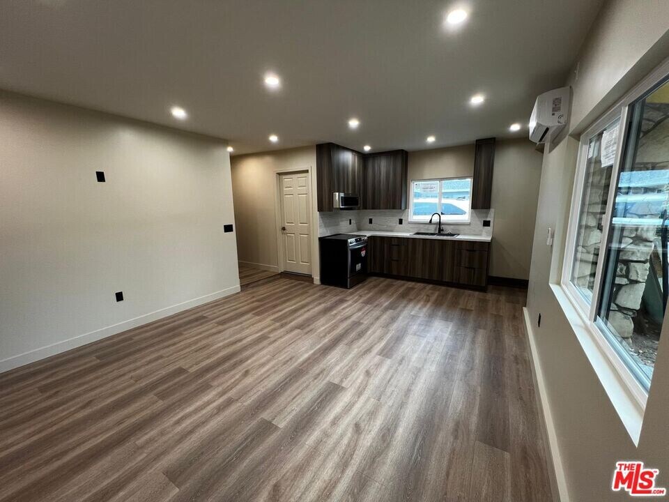 15049 Blackhawk St in Los Angeles, CA - Building Photo