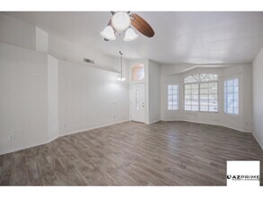 4822 W Dublin Ct in Chandler, AZ - Foto de edificio - Building Photo