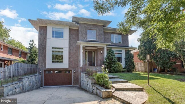 7607 Newmarket Dr in Bethesda, MD - Building Photo - Building Photo