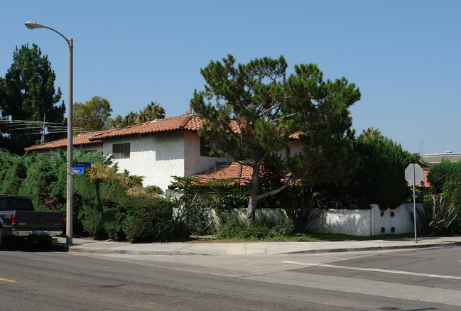 308 W Kelly Ave in Orange, CA - Building Photo - Building Photo