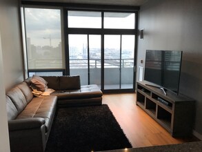 235 W Van Buren St, Unit 1411 in Chicago, IL - Foto de edificio - Building Photo