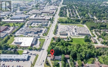 1060 Elgin St in Newmarket, ON - Building Photo - Building Photo