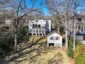 305 Delmont Dr NE in Atlanta, GA - Building Photo - Building Photo