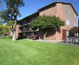 Union Park Apartments in Cheney, WA - Foto de edificio - Building Photo