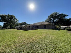 114 Sylvia Ave in New Boston, TX - Building Photo