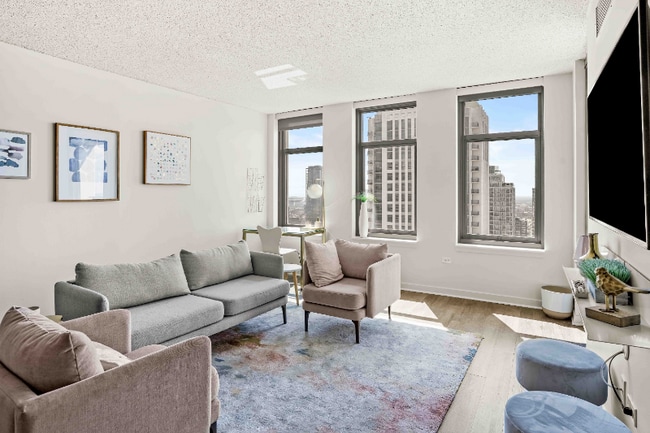 373 N Clinton St in Chicago, IL - Building Photo - Building Photo